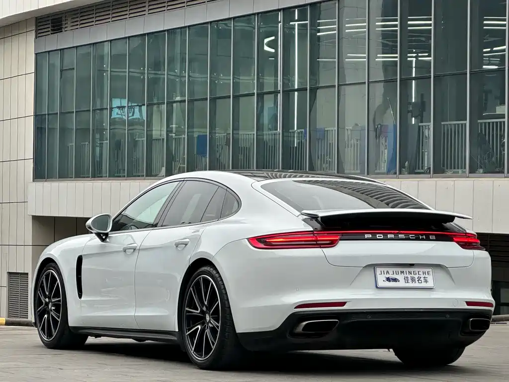 Porsche Panamera 2018 — фото 12
