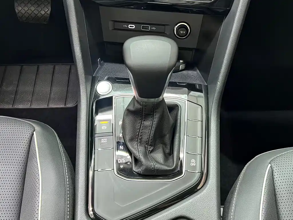 Volkswagen Tiguan L 2023 — фото 17