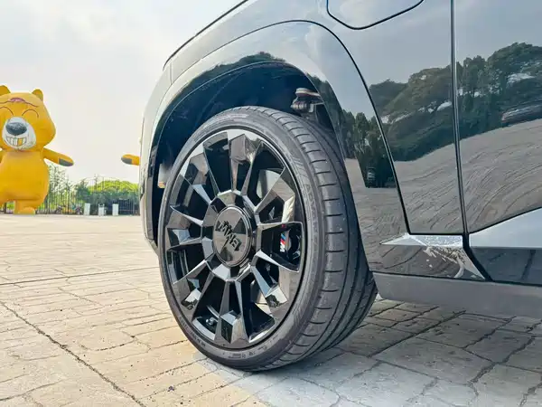 BMW XM 2023