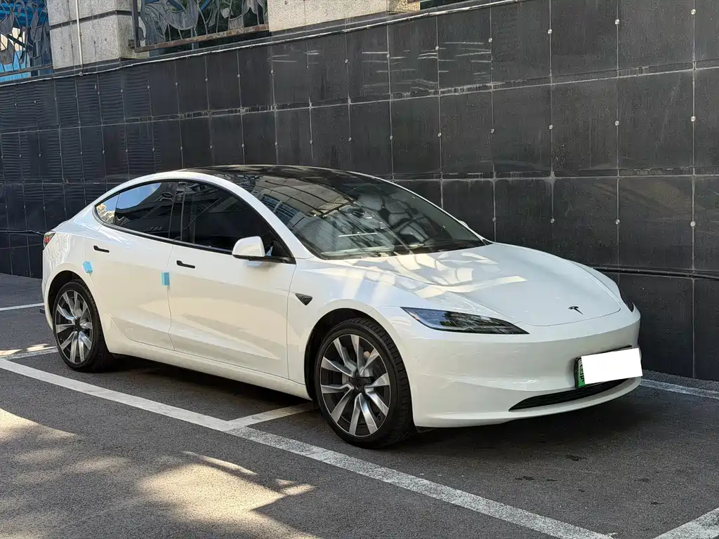 Tesla Model 3 2025 — фото 18
