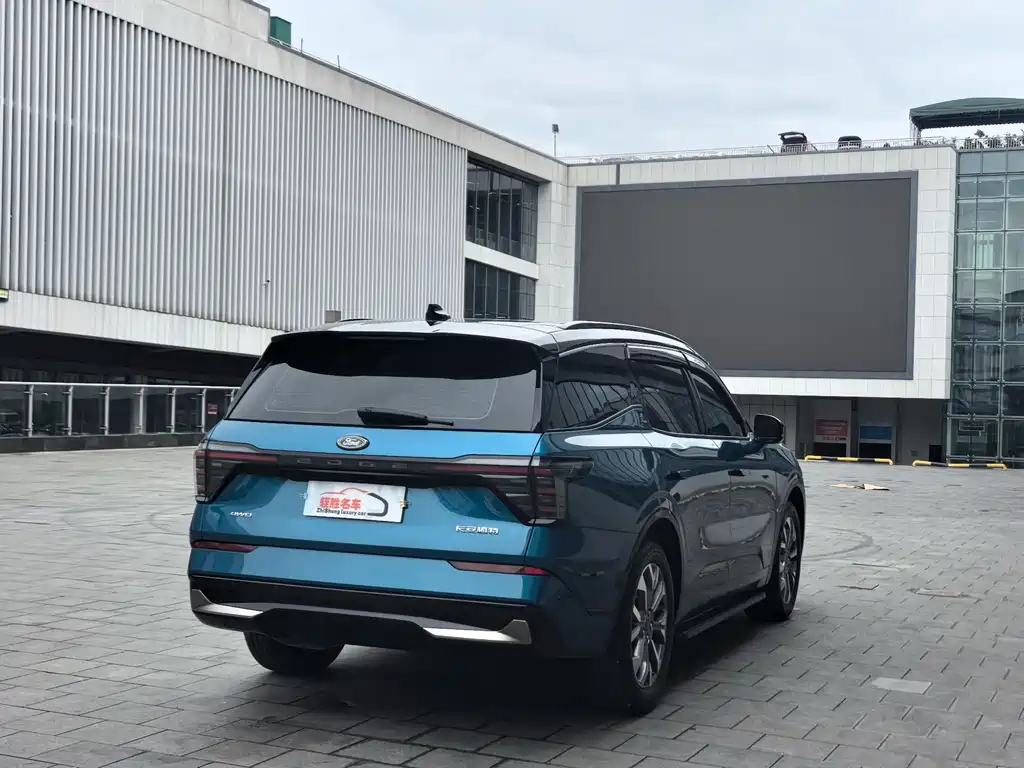 Ford Edge 2023 — фото 16