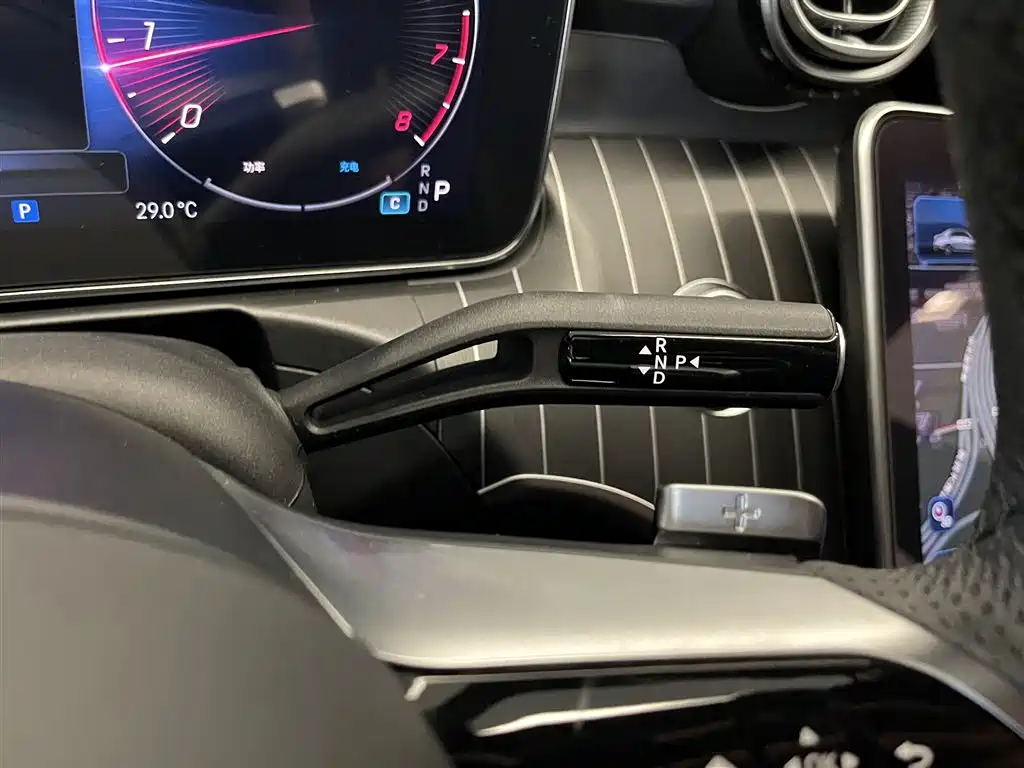 Mercedes-Benz C-Class 2024 — фото 20