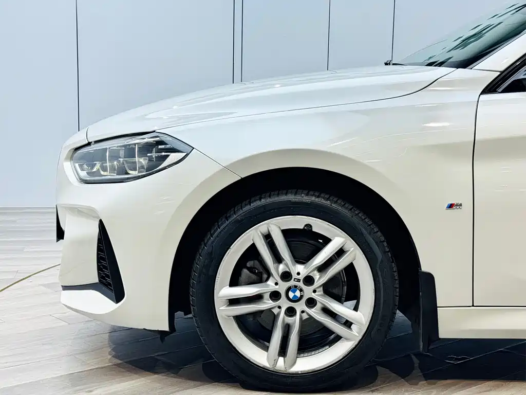 BMW 1 Series 2020 — фото 25