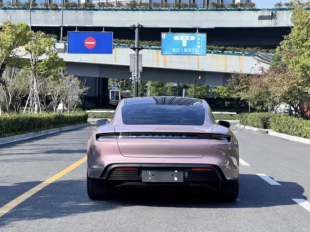 Porsche Taycan 2022 — фото 14