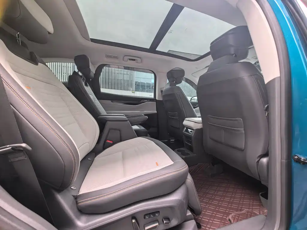 Ford Edge 2023 — фото 15