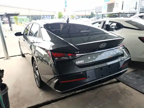 Hyundai Elantra 2024