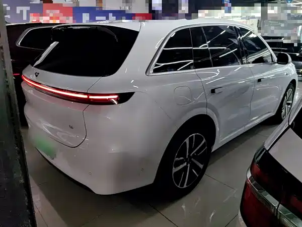 Li Auto L6 2025