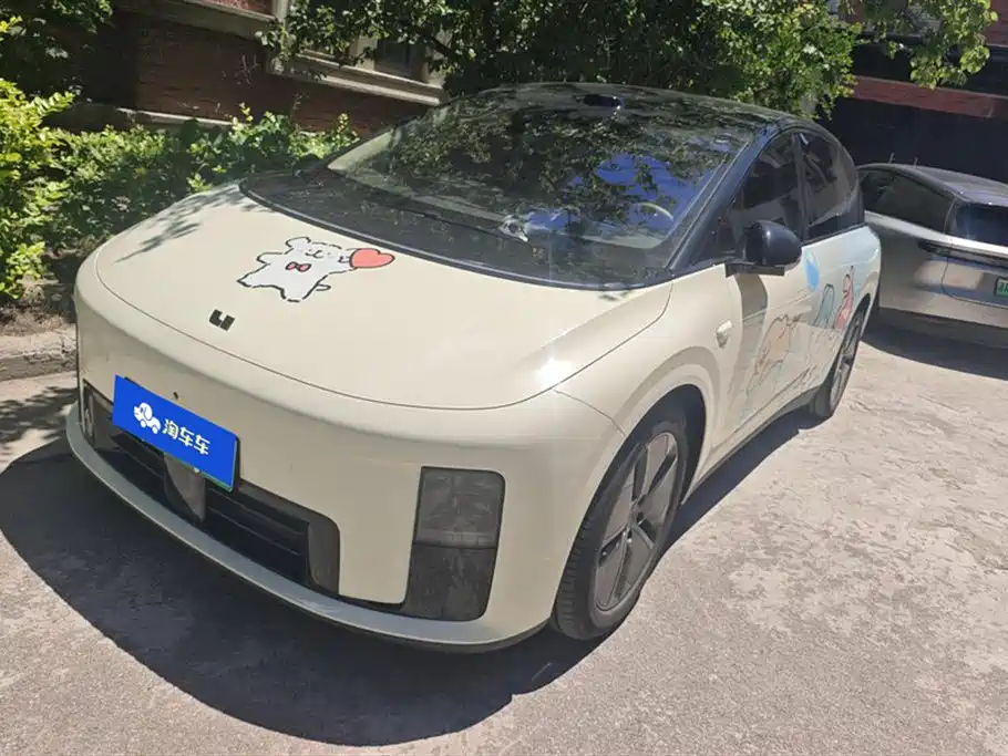 Li Auto i8 2025