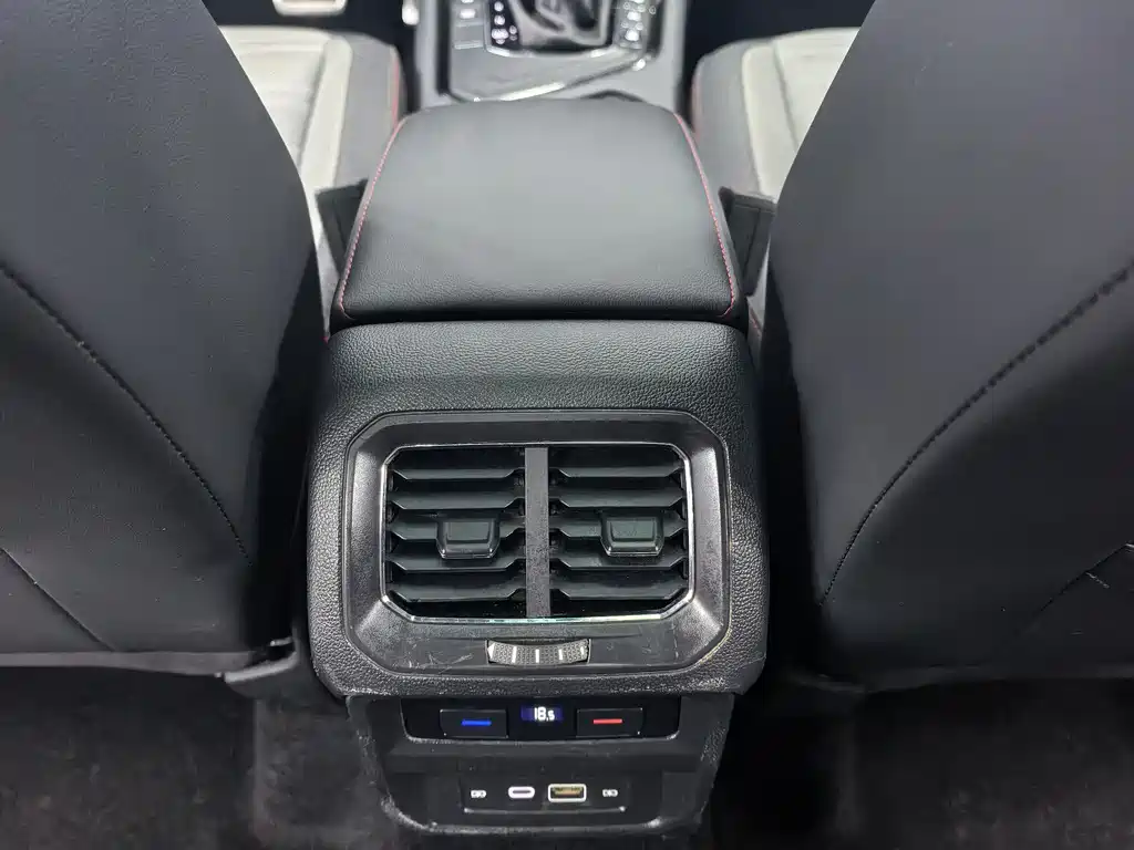 Volkswagen Tiguan X 2021 — фото 11