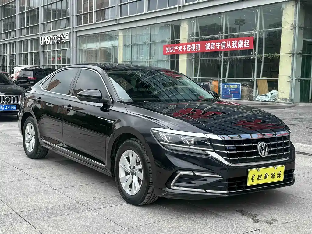 Volkswagen Passat Plug-In Hybrid 2020 — фото 3