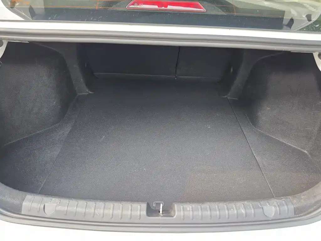 Geely Emgrand 2024