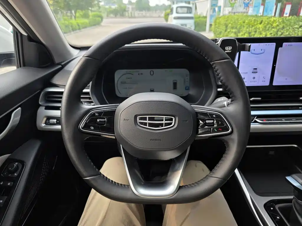 Geely Emgrand 2024 — фото 16