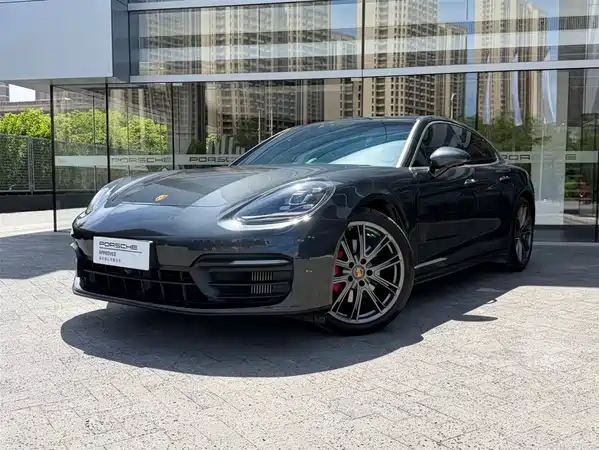 Porsche Panamera 2022