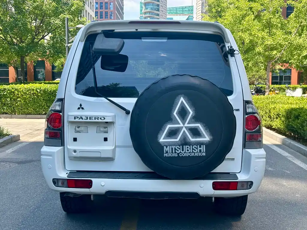 Mitsubishi Pajero 2012