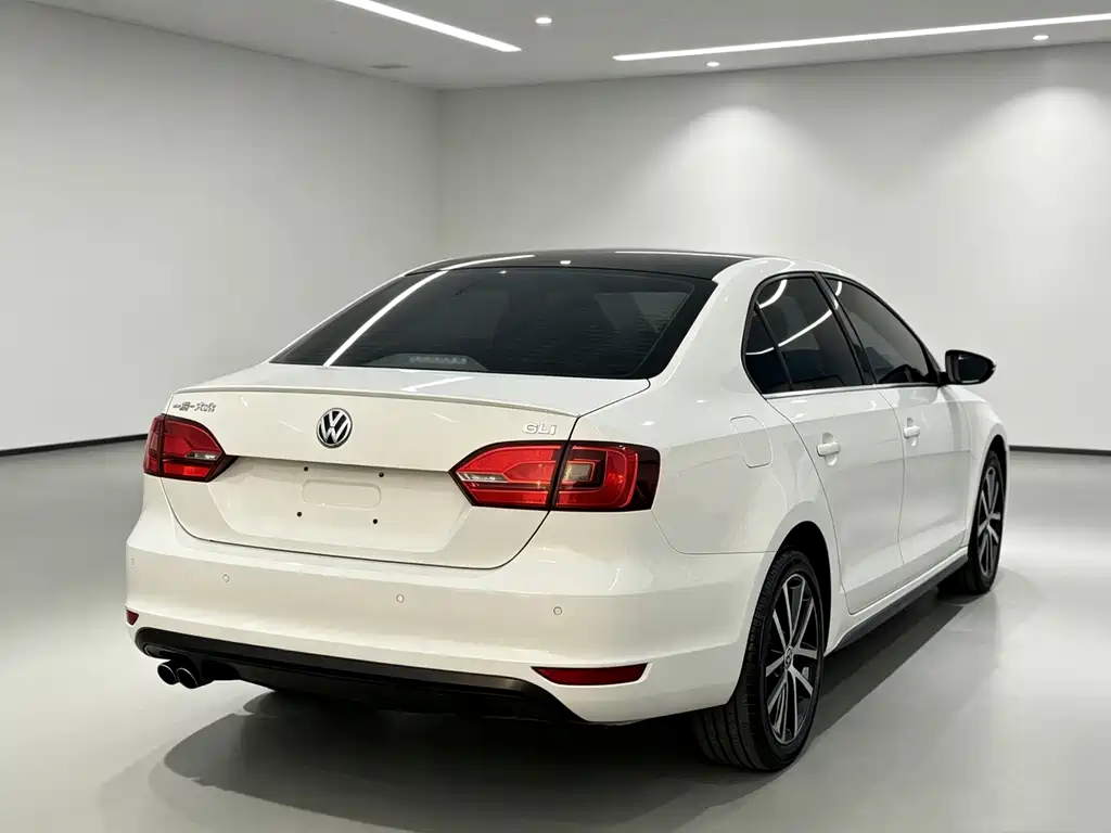 Volkswagen Sagitar 2015