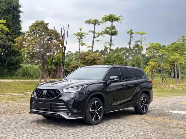 Toyota Crown Kluger 2023