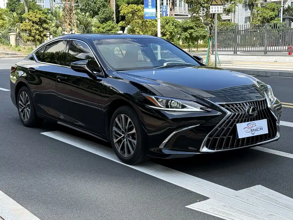 Lexus ES 2022