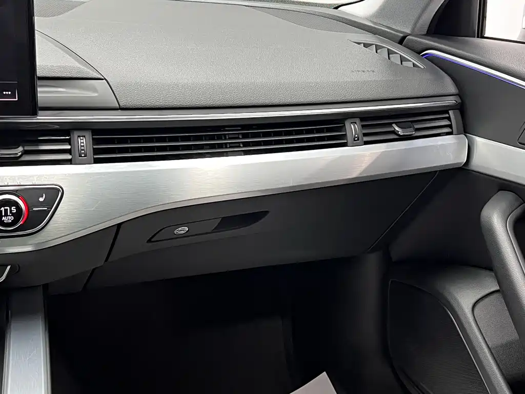 Audi A4L 2021 — фото 17