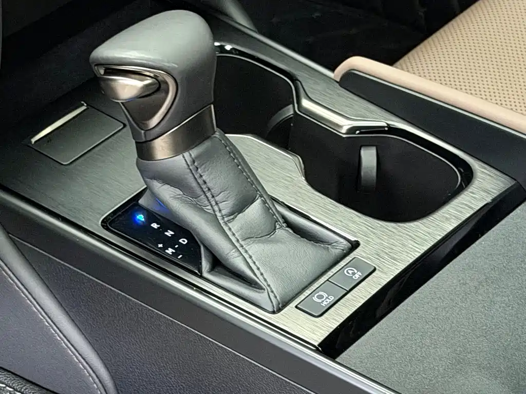 Lexus ES 2023 — фото 12