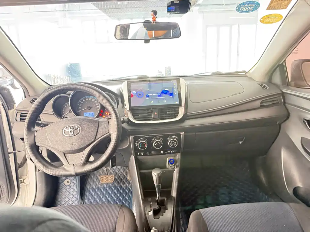 Toyota Yaris L 2018 — фото 10