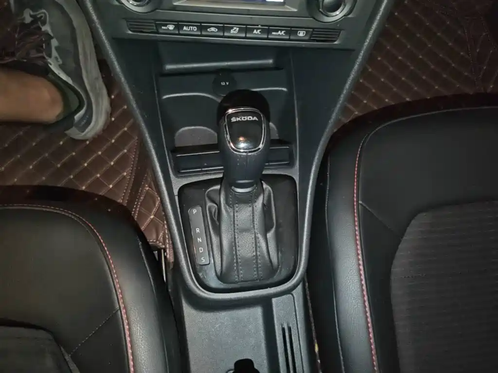 Skoda Rapid Spaceback 2017 — фото 14