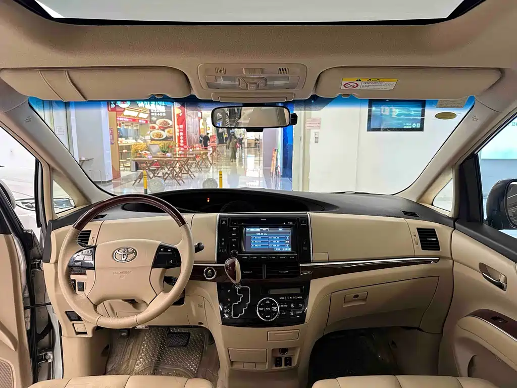 Toyota Previa 2015 — фото 19