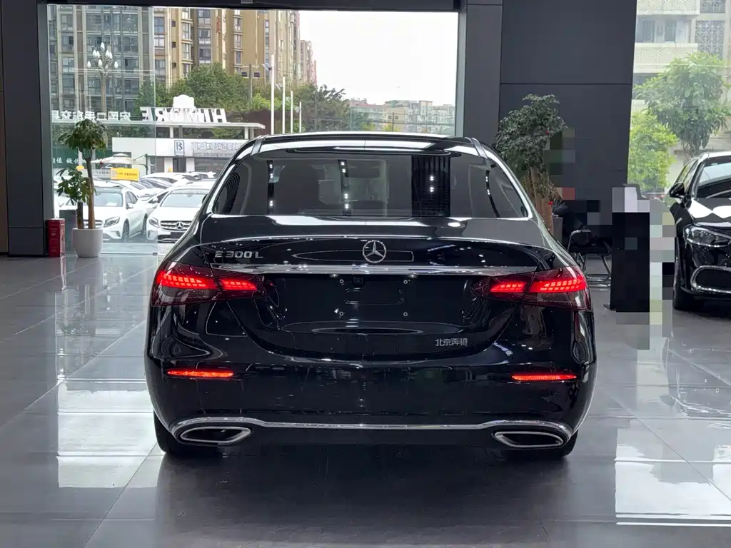 Mercedes-Benz E-Class 2022