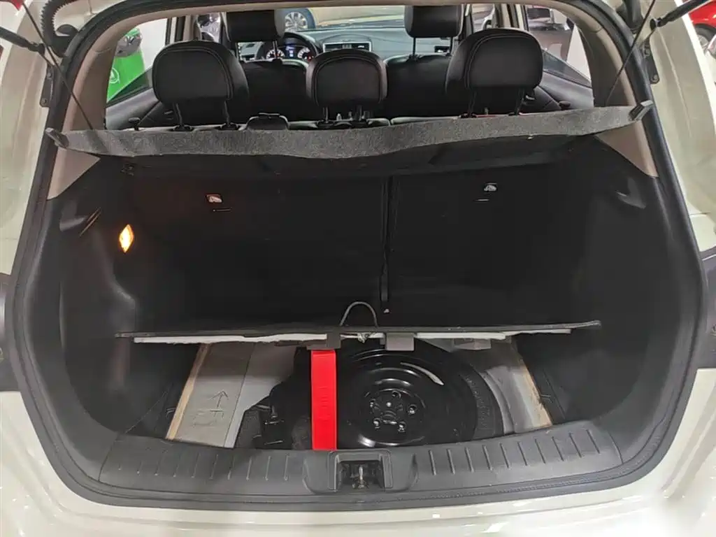 Nissan Tiida 2017 — фото 19