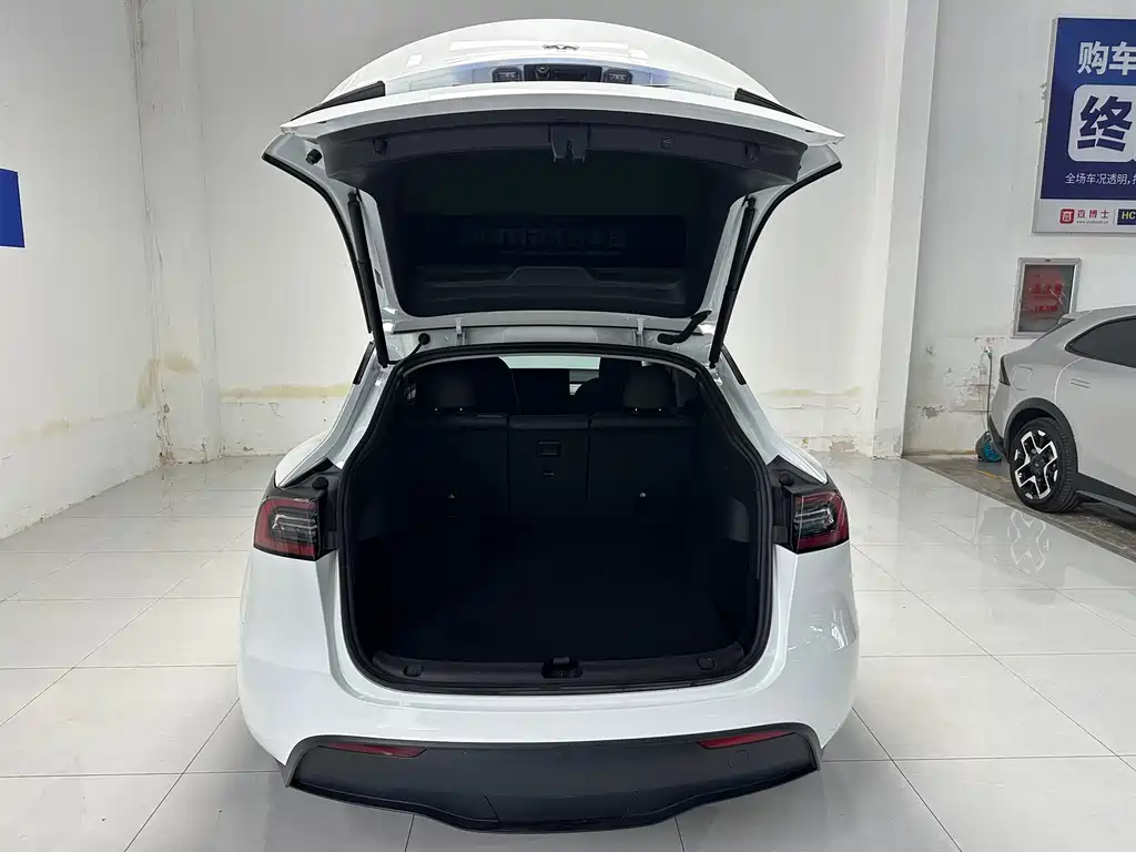 Tesla Model Y 2024 — фото 19