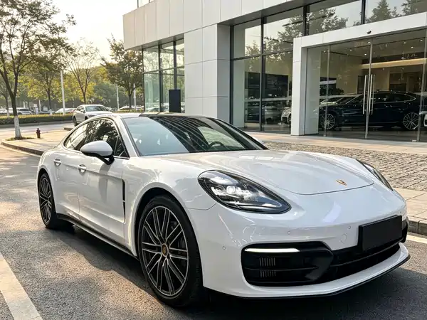 Porsche Panamera 2021
