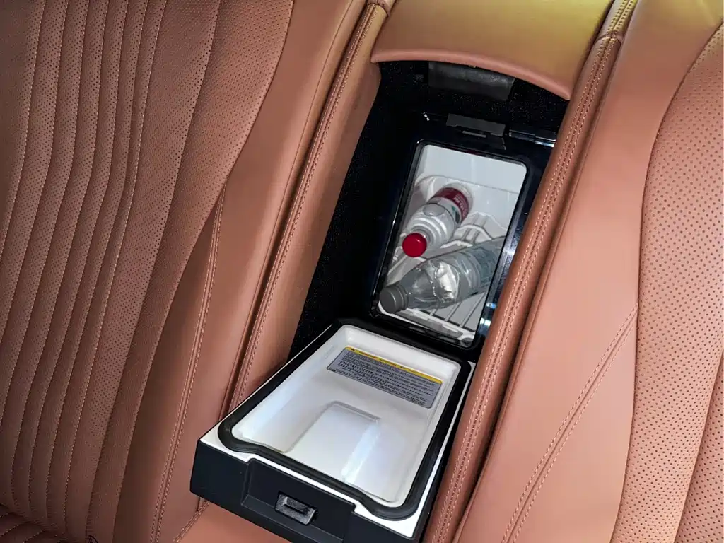 Bentley Flying Spur 2019 — фото 10