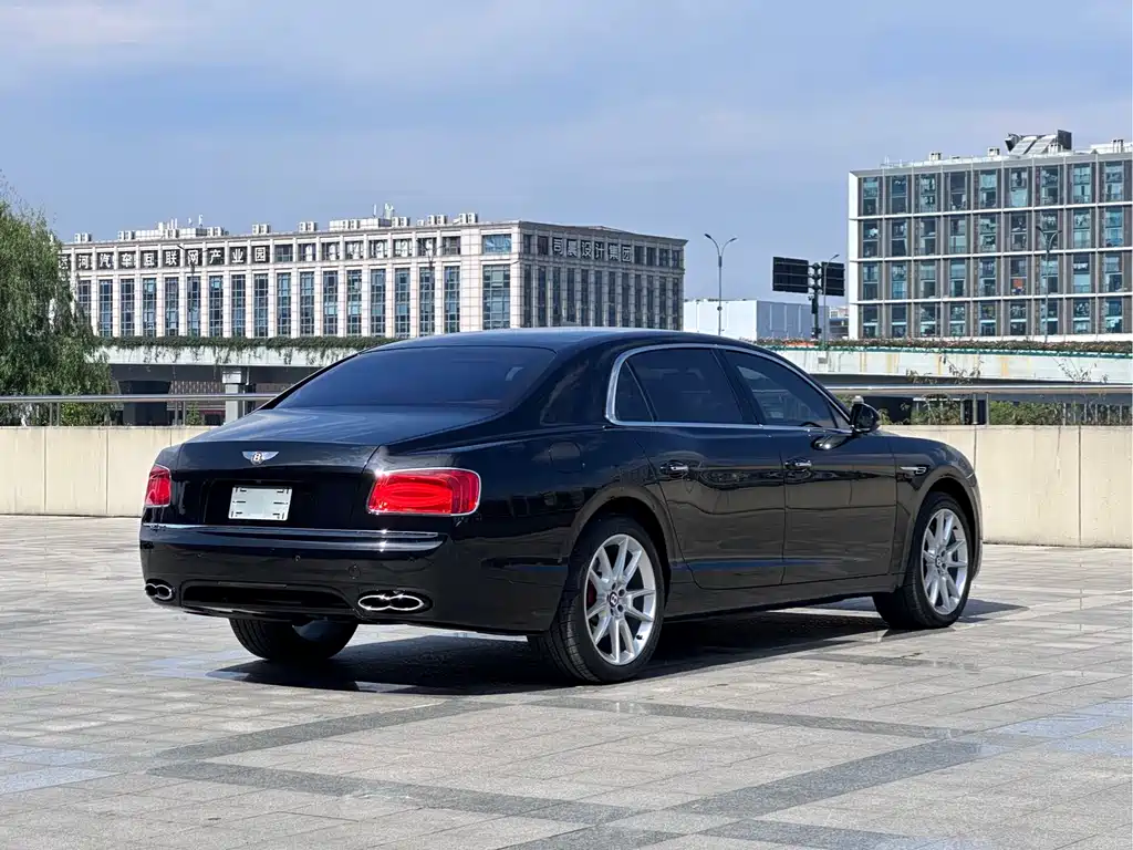 Bentley Flying Spur 2019 — фото 12