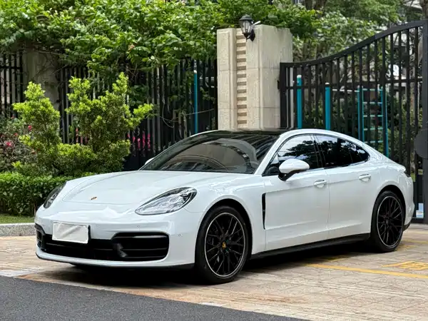 Porsche Panamera 2023