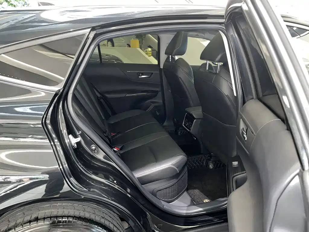 Toyota Venza 2023 — фото 13
