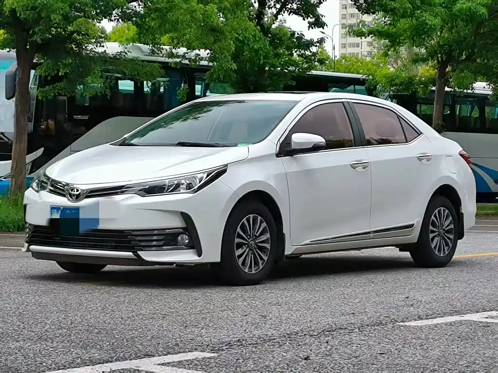 Toyota Corolla 2018 — фото 3