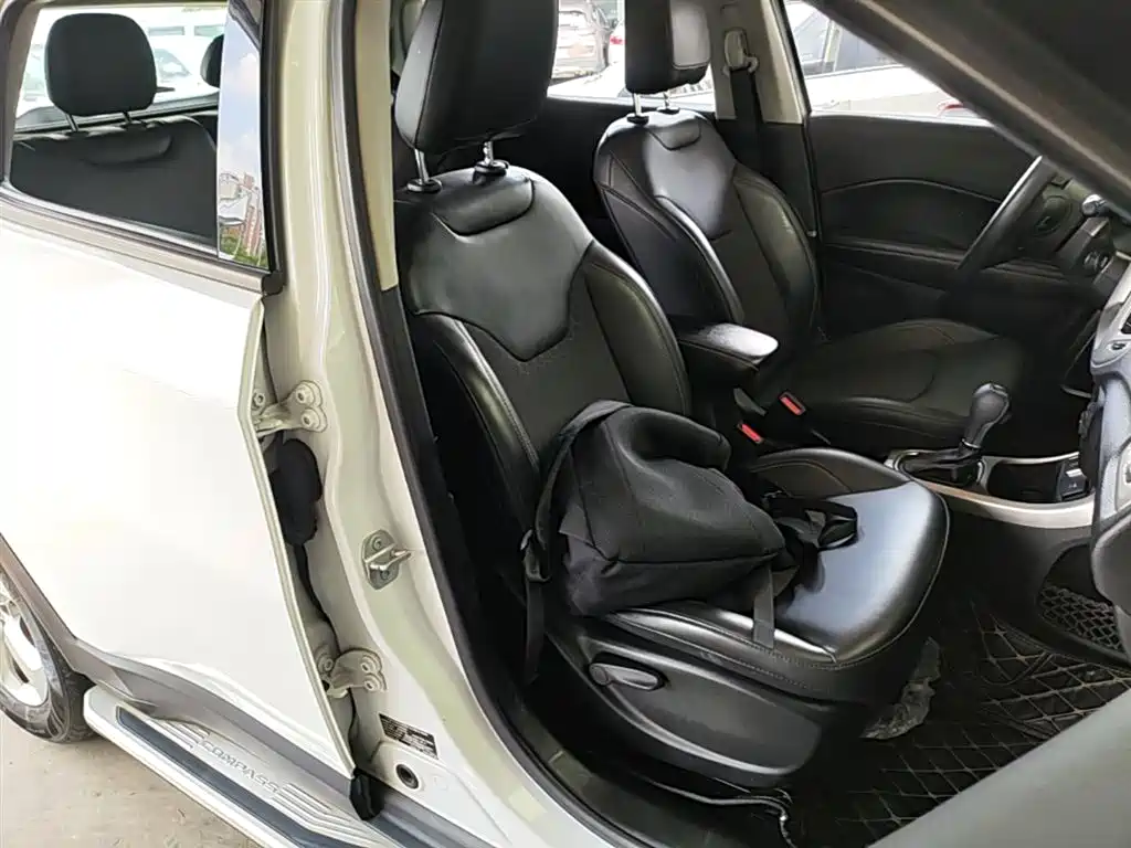 Jeep Compass 2020 — фото 25