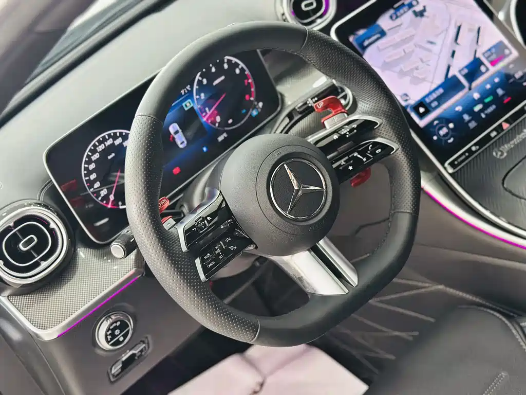 Mercedes-Benz C-Class 2023 — фото 12