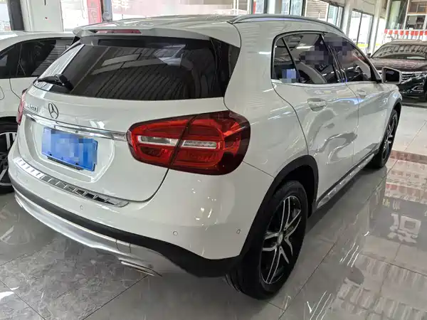 Mercedes-Benz GLA 2015