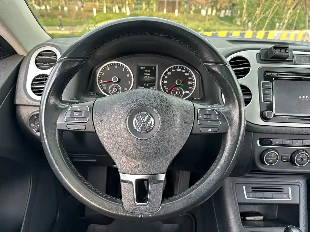 Volkswagen Tiguan 2015 — фото 15