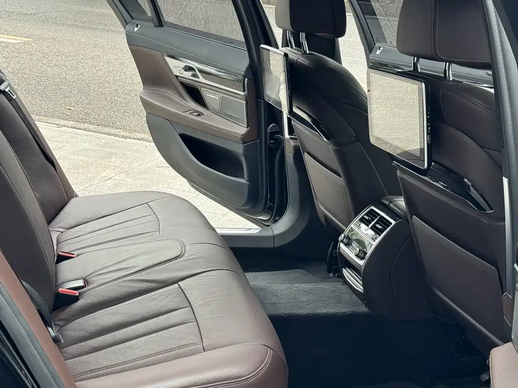 BMW 7 Series 2018 — фото 6