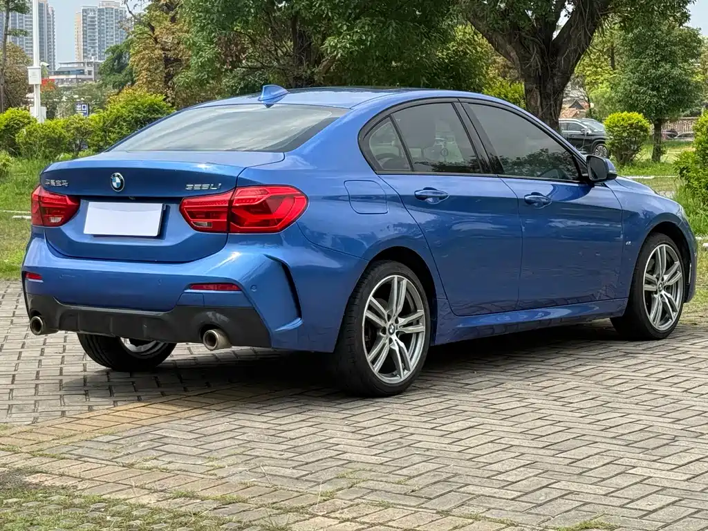 BMW 1 Series 2019 — фото 10