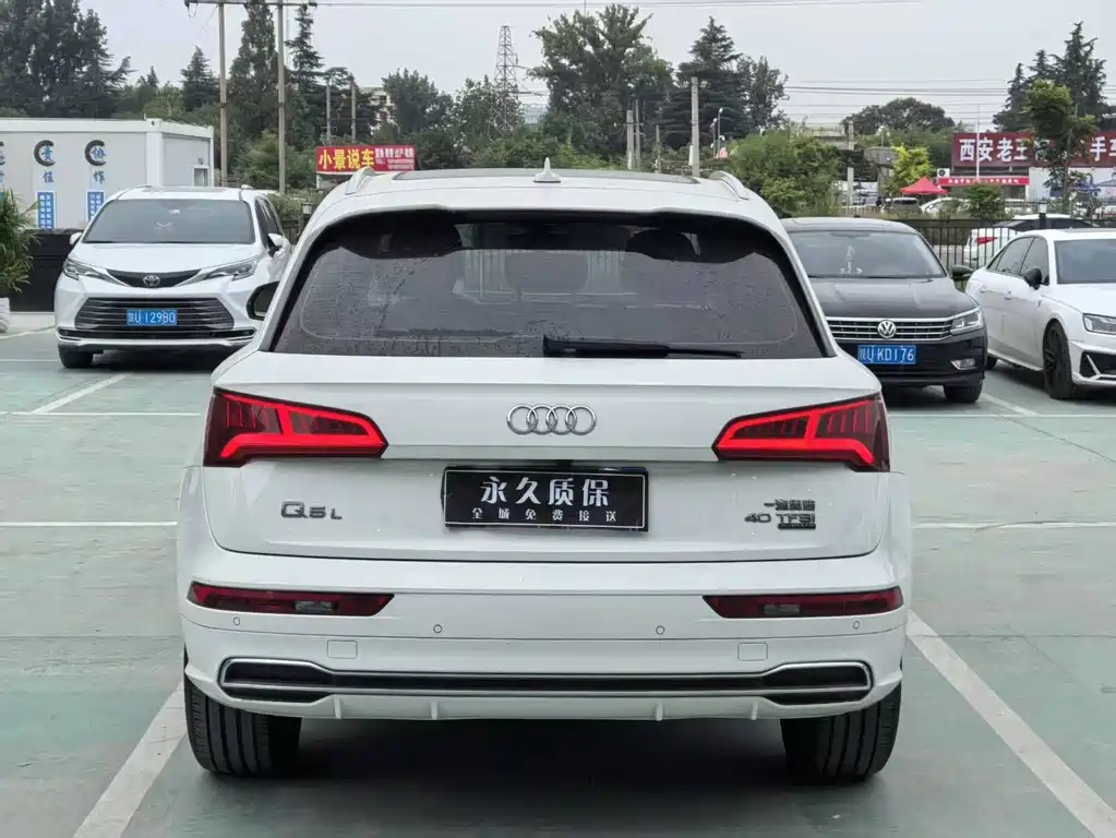 Audi Q5L 2020 — фото 22