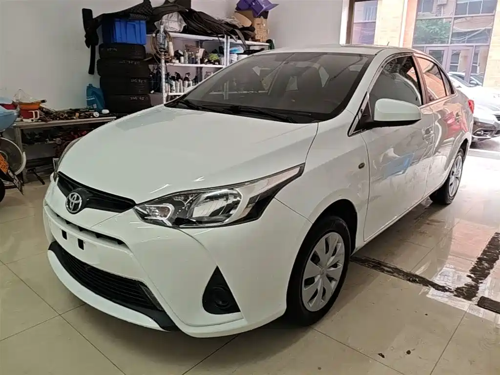 Toyota Yaris L 2020 — фото 1