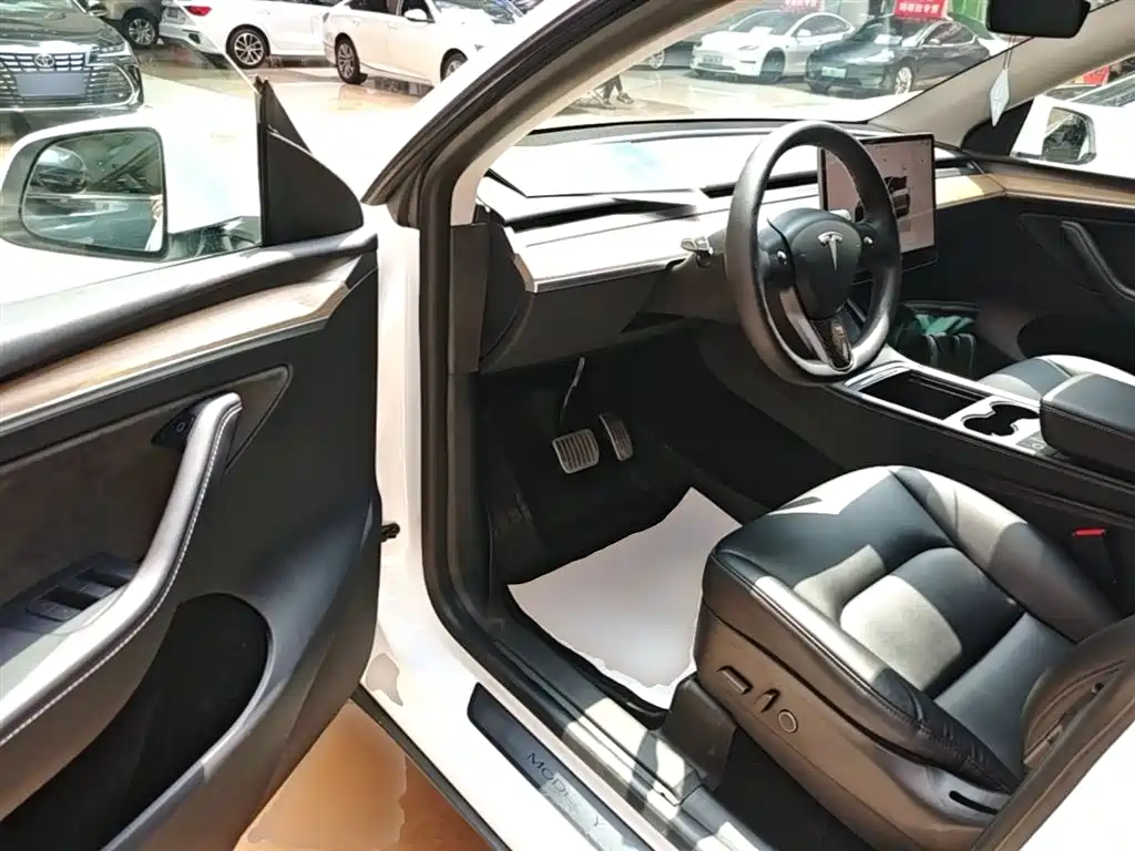 Tesla Model Y 2022 — фото 16