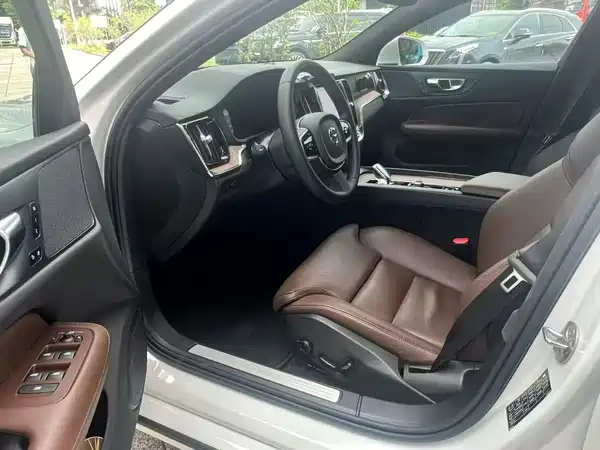 Volvo S60 2024