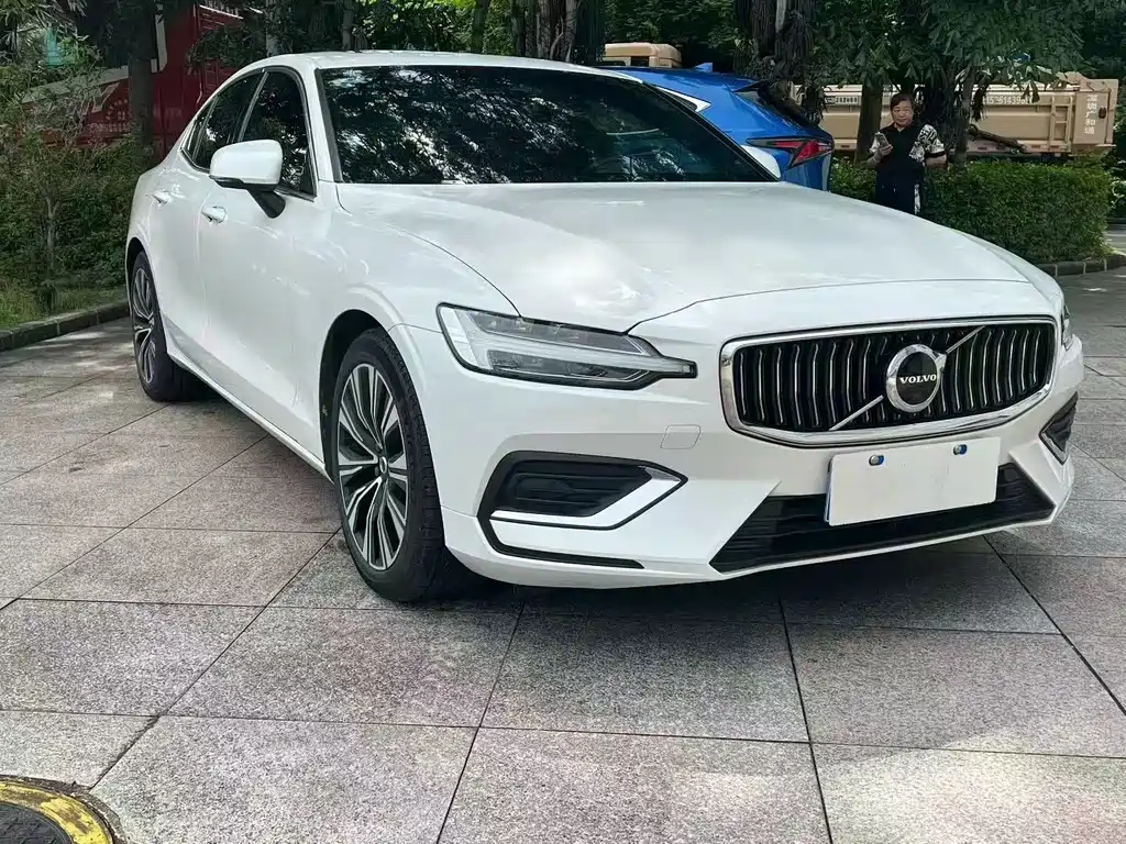 Volvo S60 2024 — фото 1
