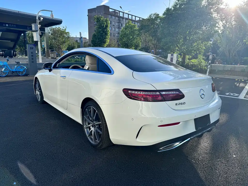 Mercedes-Benz E-Class 2023 — фото 13