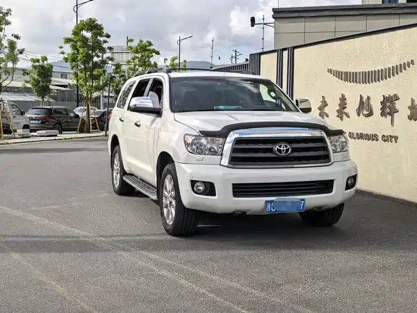Toyota Sequoia 2010