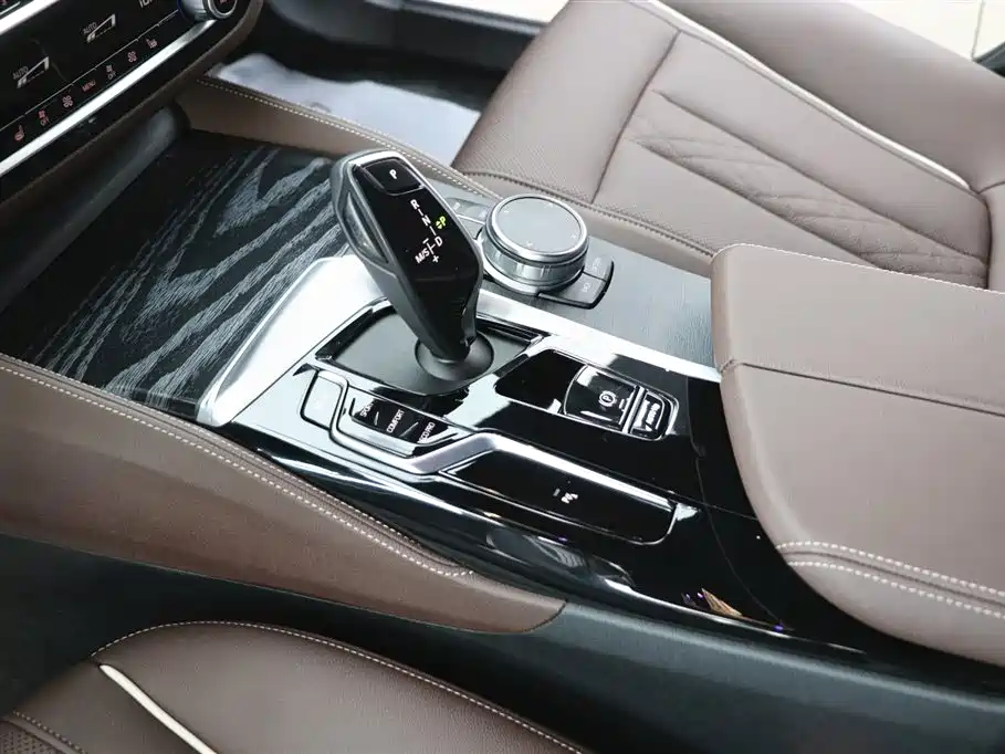 BMW 5 Series 2023 — фото 14