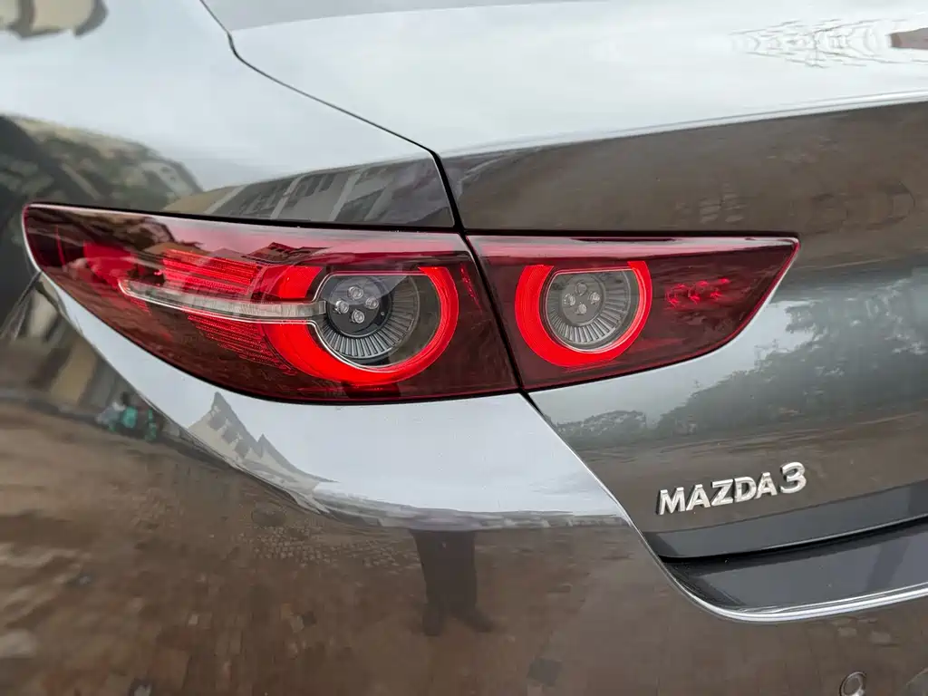 Mazda 3 Axela 2023 — фото 15